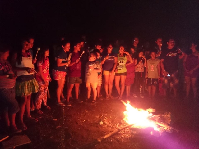  Enjoy the bonfire as a group